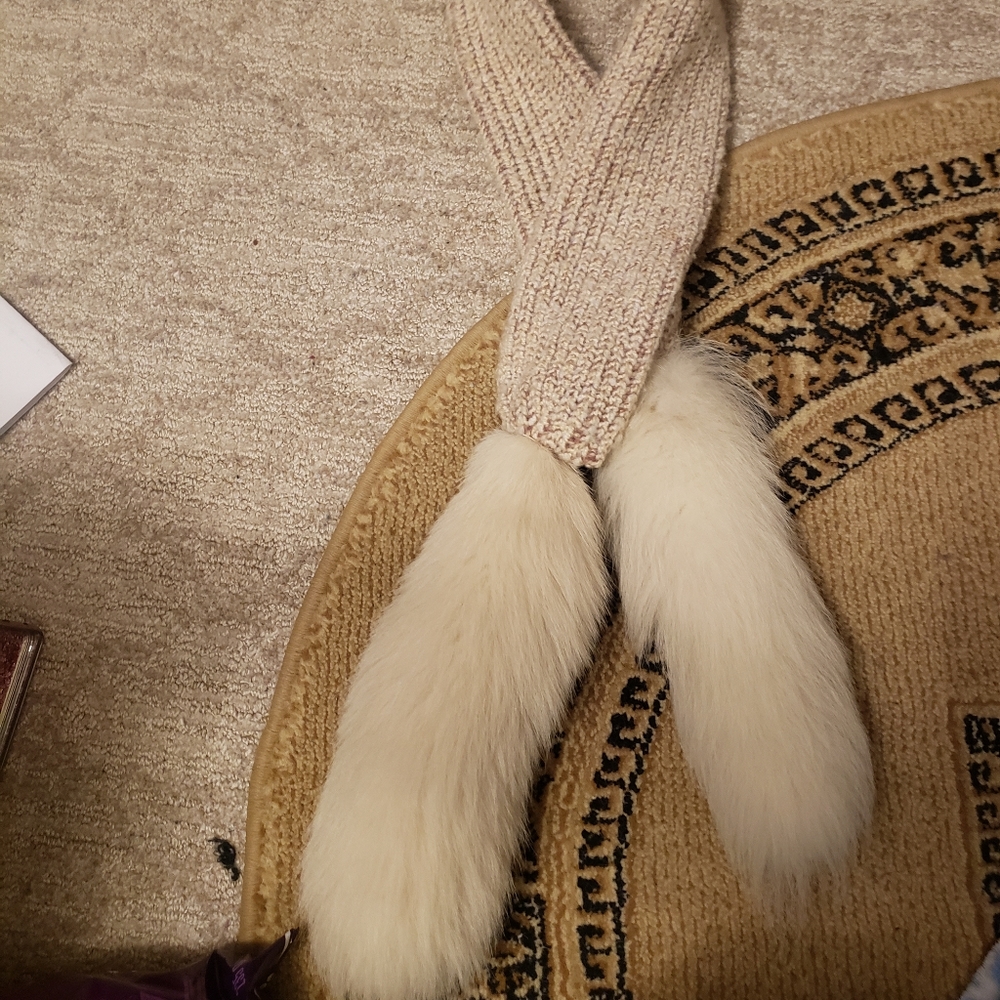 100% sheep wool with fox scarf